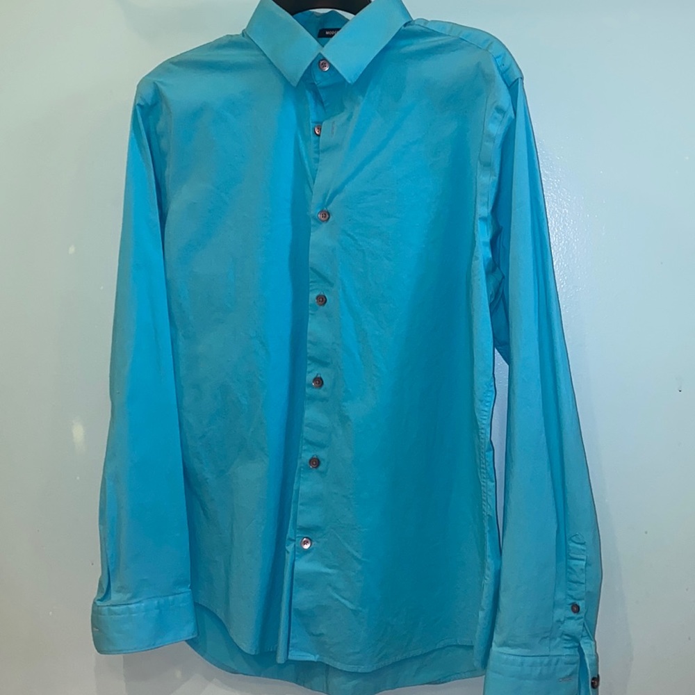 Blue modern fit dress shirt